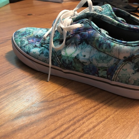 Vans - Picture 2 of 4